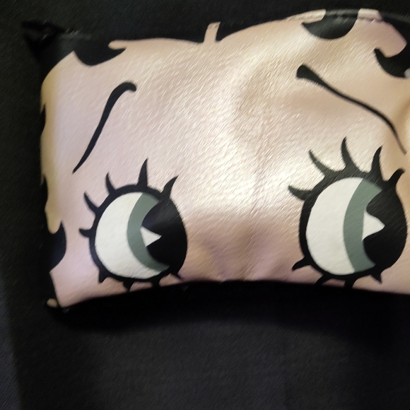 Betty Boop Clutch With Surprise Beauty Products Inside - Picture 1 of 2